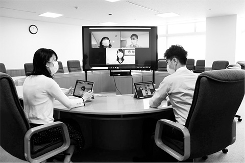写真　ウェブ会議で新型コロナウイルス対策等を議論